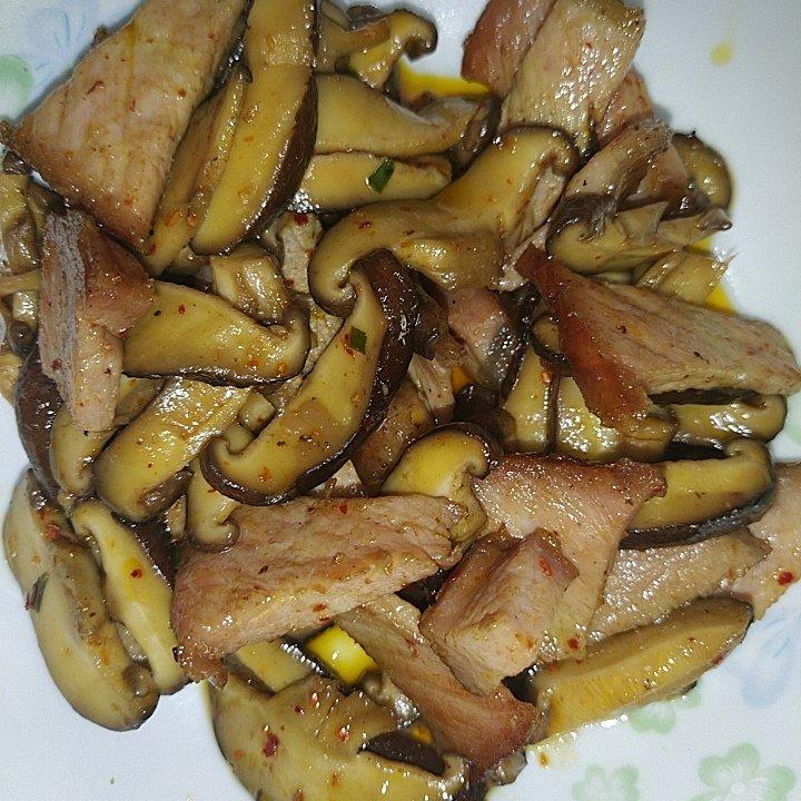 鲜香菇炒肉片
