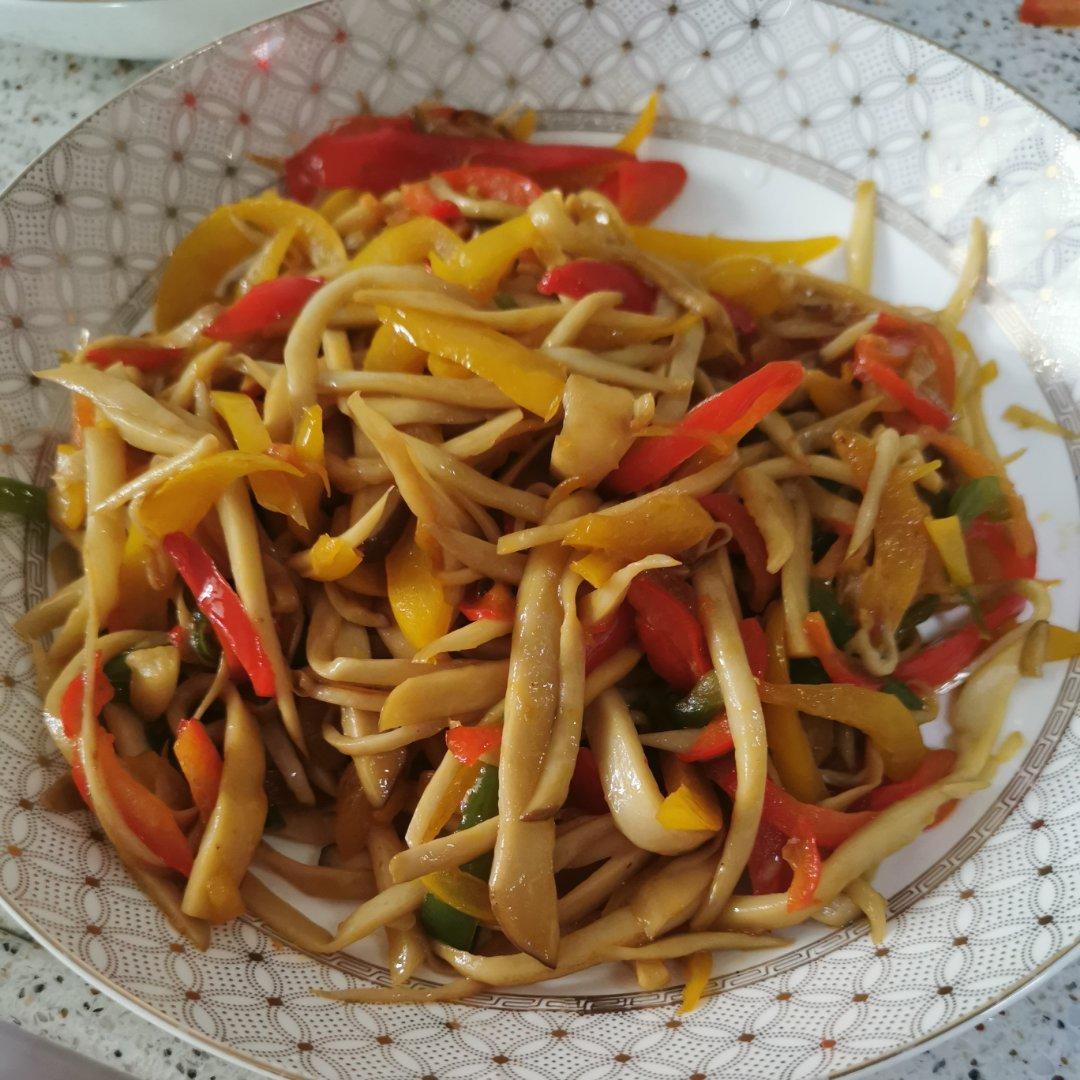小杏鲍菇炒彩椒
