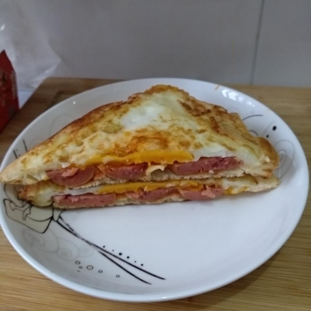 蓝天白云青松