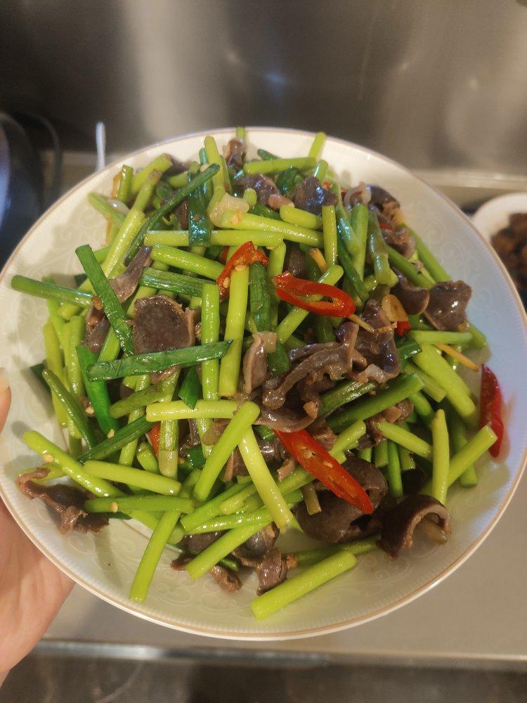 蒜苔炒鸡胗