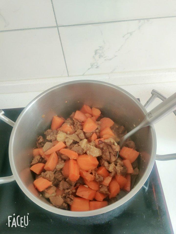 红焖羊肉炖胡萝卜