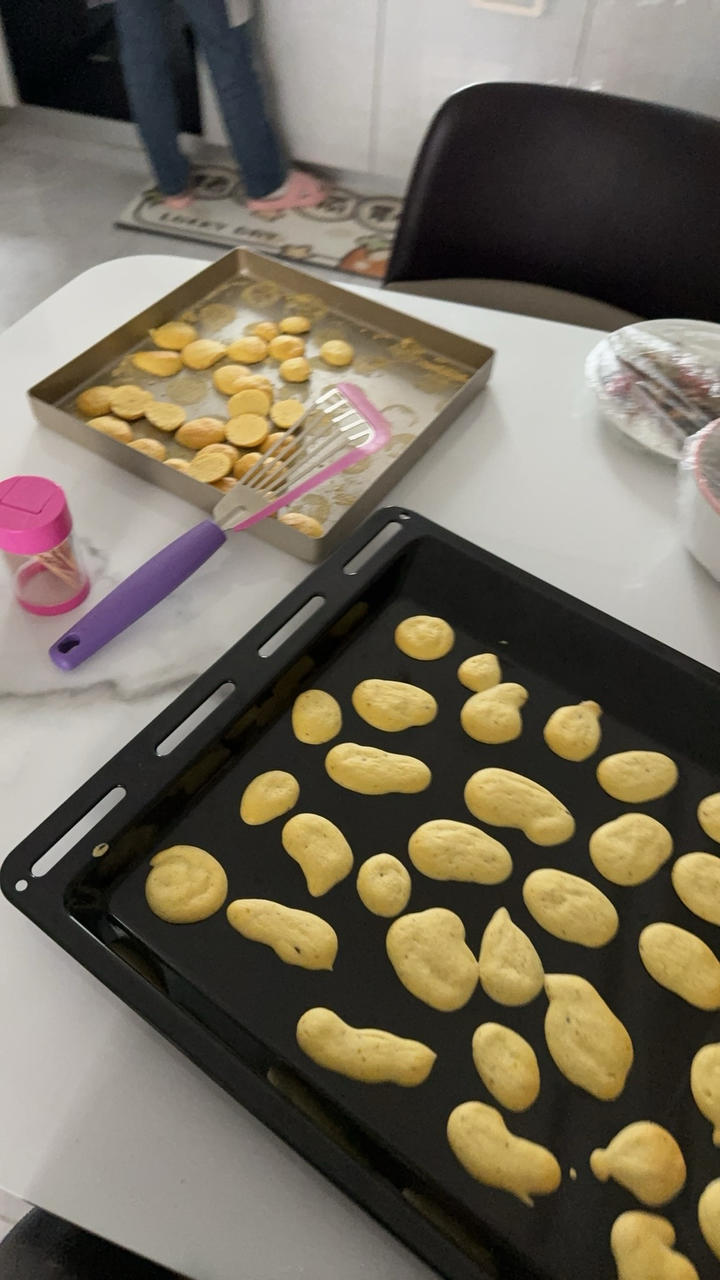一根香蕉给宝宝做个小零食：奶香香蕉手指饼干