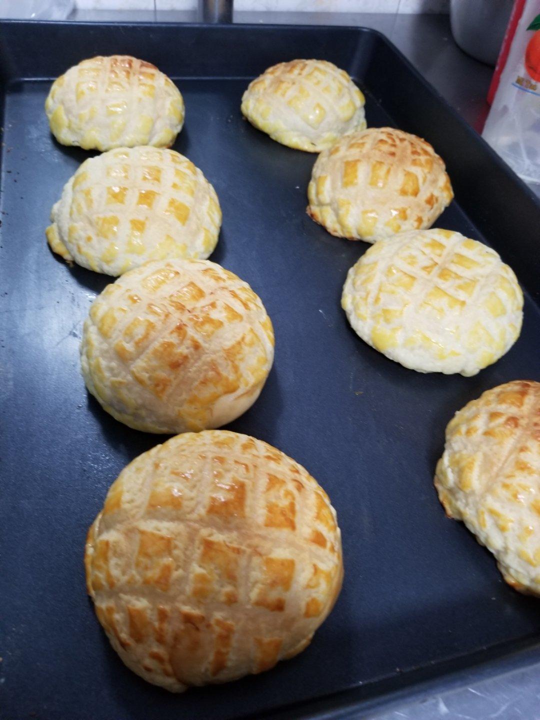 好吃到炸裂的港式菠萝包（附带制作酥皮的小视频）