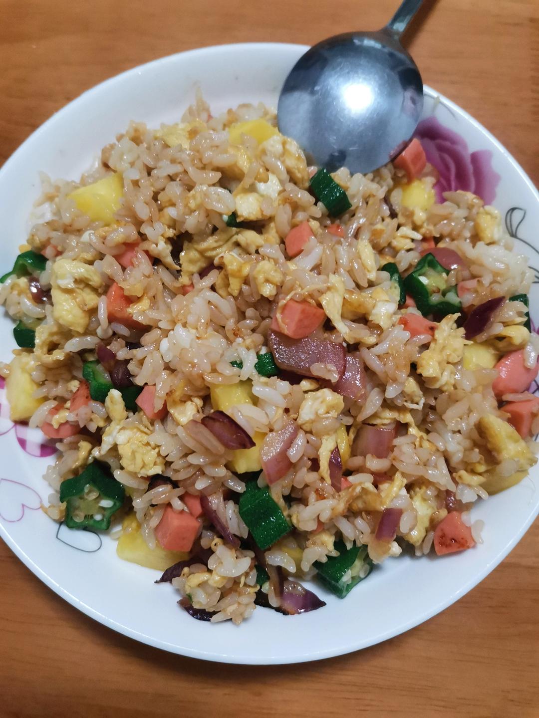 虾仁菠萝炒饭