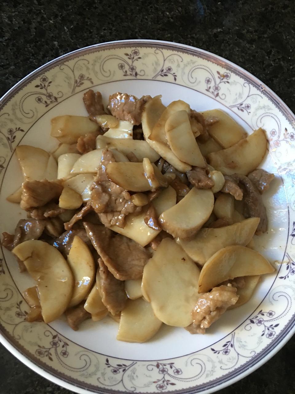 鸡腿菇炒肉片
