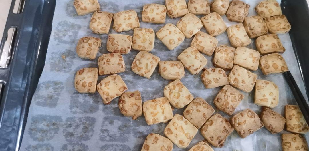 粒粒切达奶酪饼干