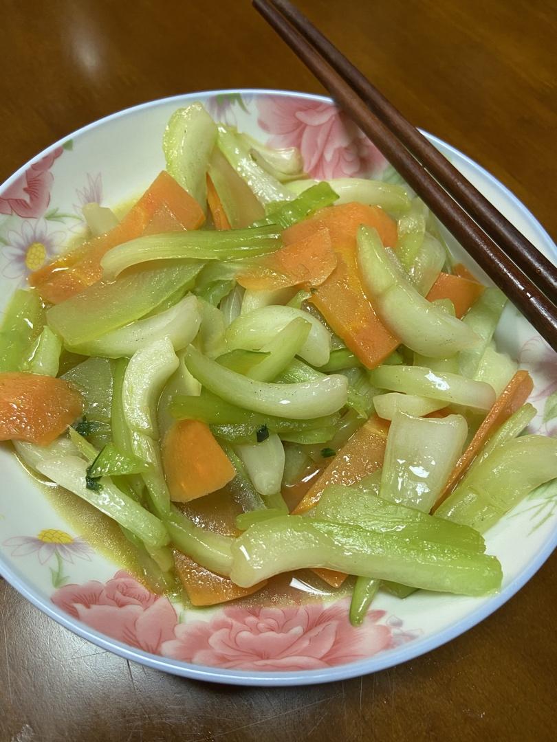 清炒时蔬（莴笋 、胡萝卜、白菜梗）