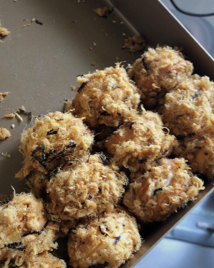 肉松小贝                 完胜鲍师傅