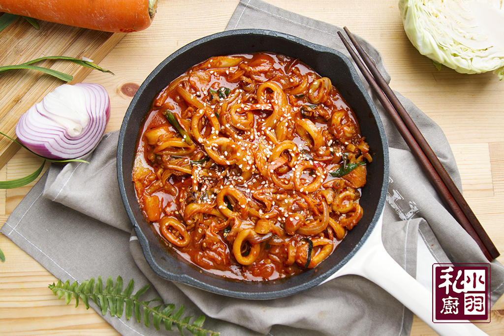 小羽私厨之泡菜鱿鱼圈的做法