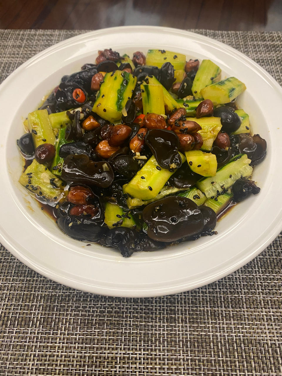 夏天百吃不腻的凉拌黄瓜木耳，酸辣开胃好吃到爆