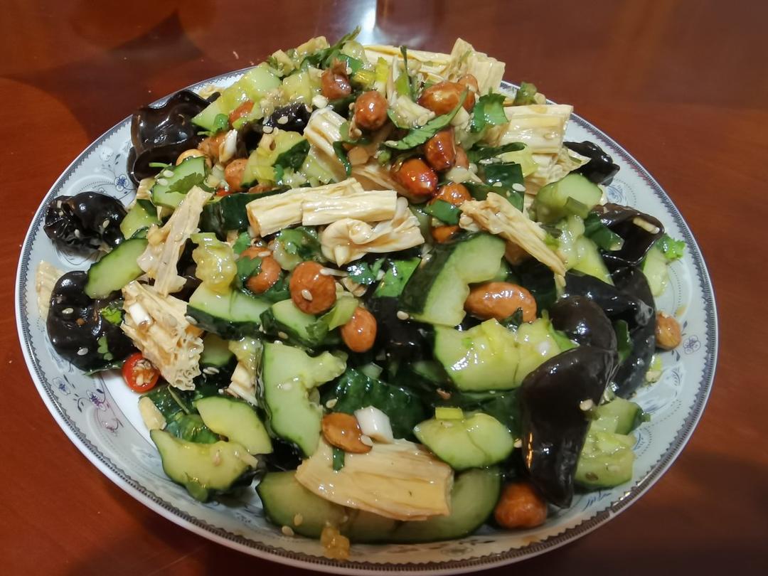 上桌就秒光的爽口凉菜～黄瓜拌腐竹