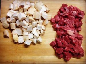 黑椒杏鲍菇牛肉粒的做法 步骤3