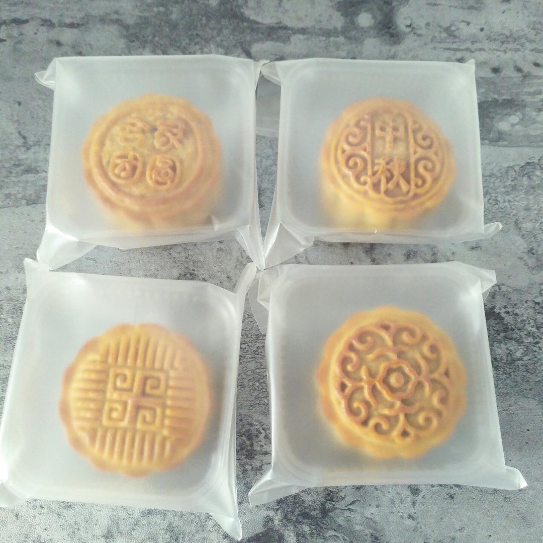 广式月饼—蛋黄莲蓉月饼