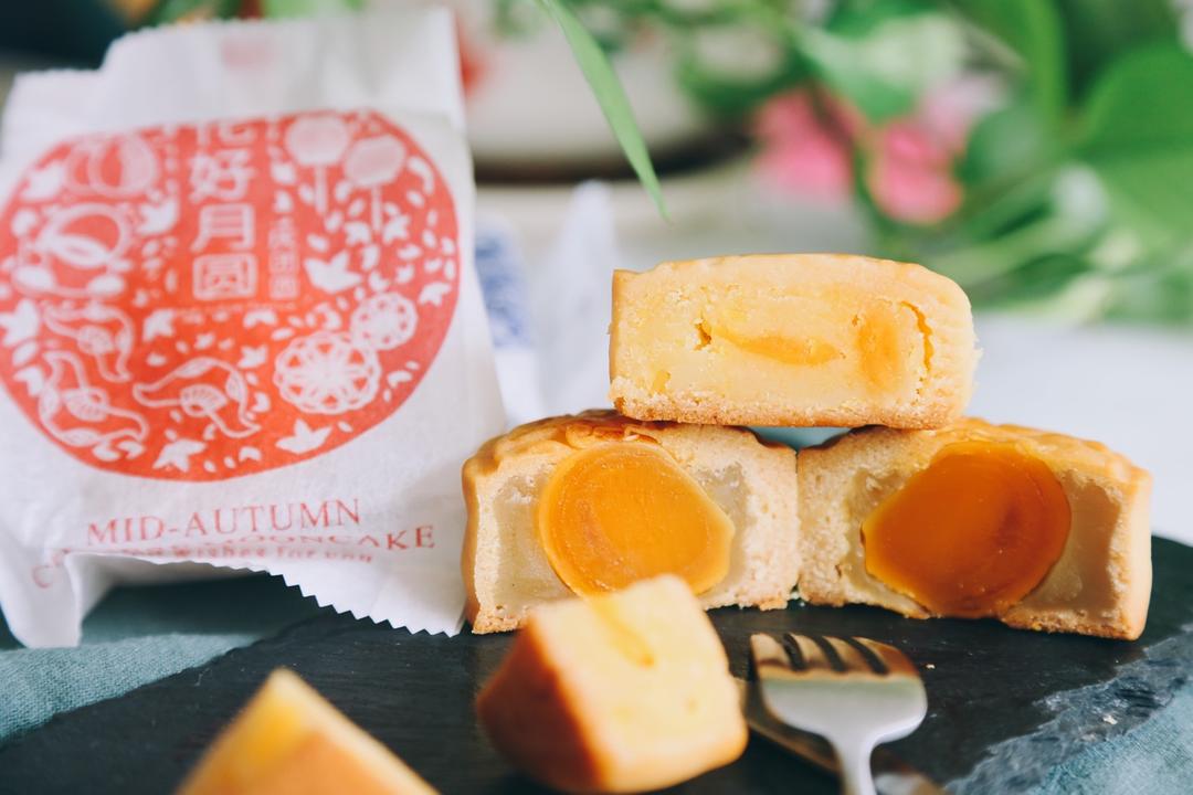 广式月饼—蛋黄莲蓉月饼