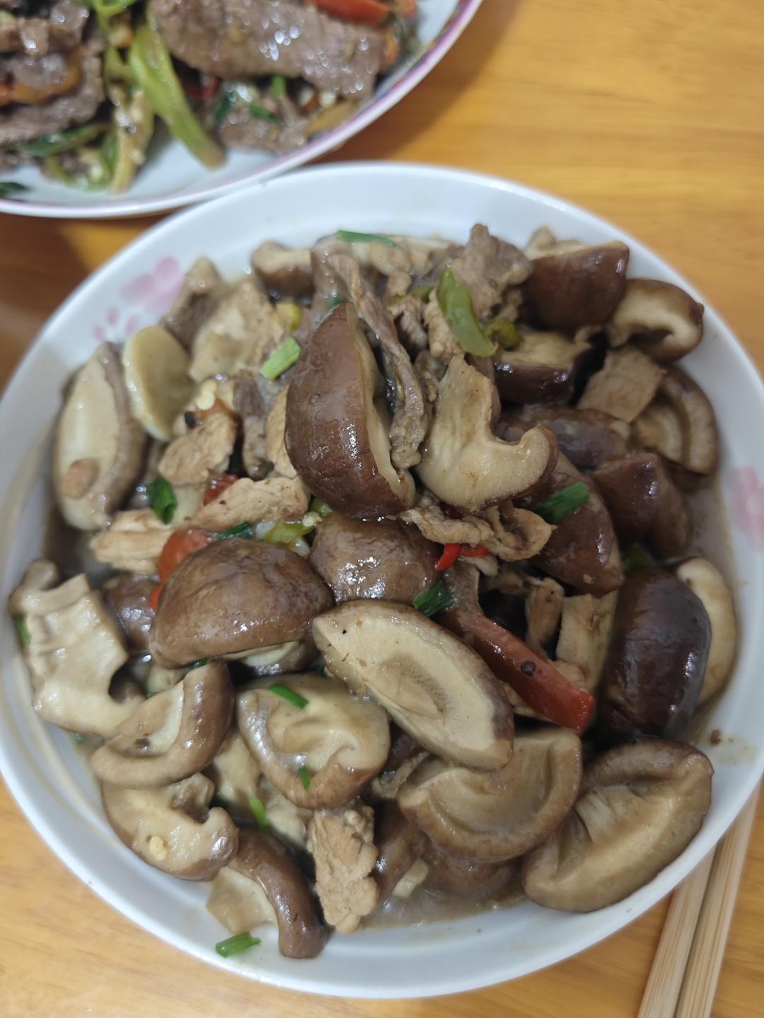 口蘑炒肉，下饭超无敌