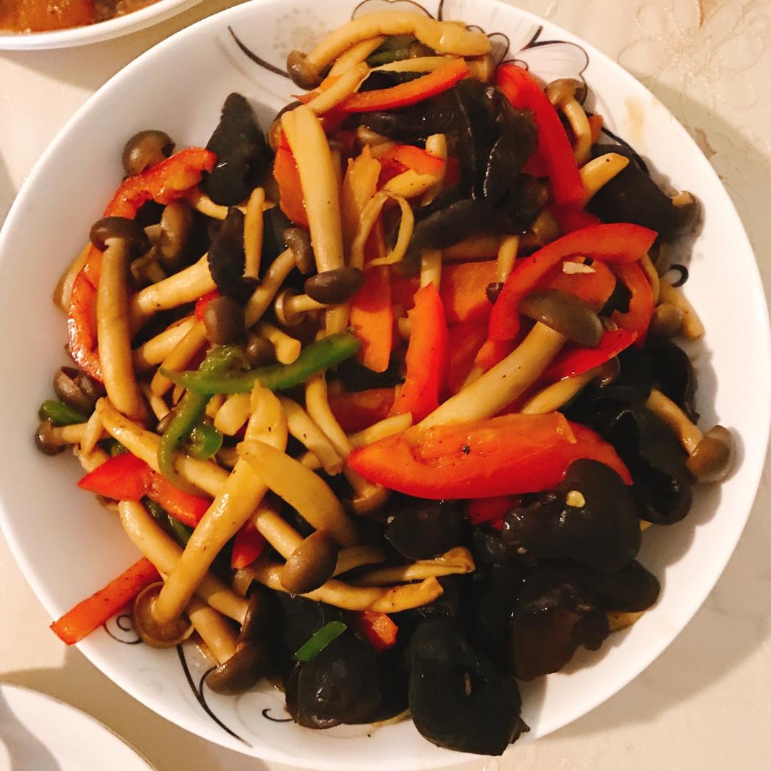 蘑菇木耳小炒