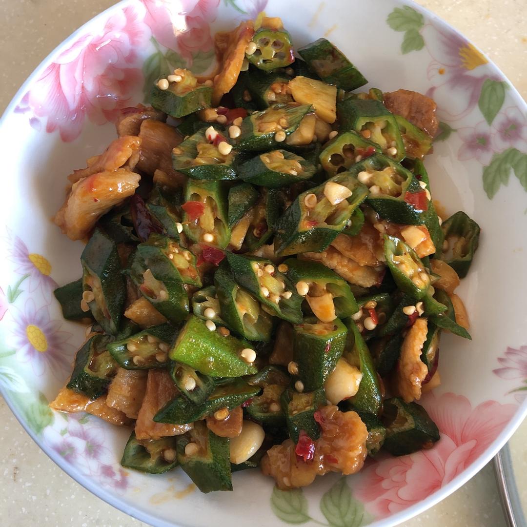 超级下饭的秋葵小炒肉