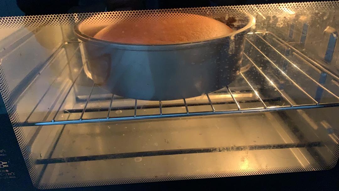 烤箱做蛋糕（戚风蛋糕的做法）