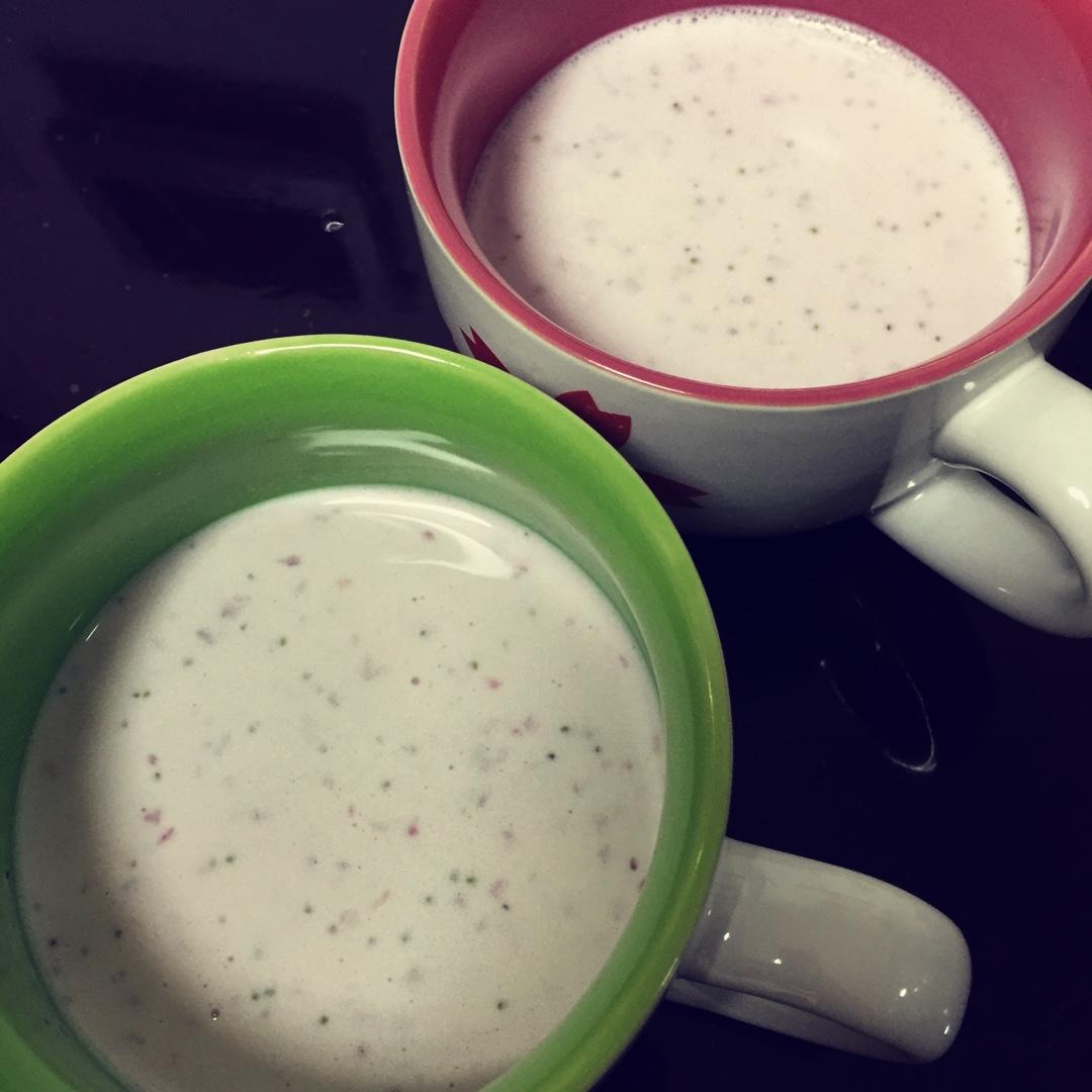 z一个人的精彩z做的自制草莓奶昔