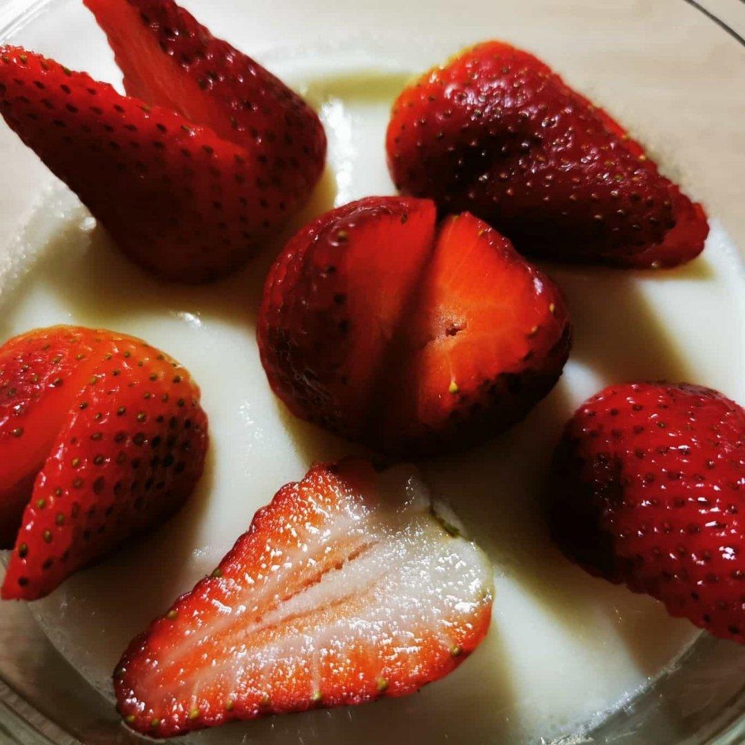 双皮奶（科学方子：淡奶油兑牛奶以假乱真乳脂达到8%的水牛奶，在家轻松做出正宗顺德味儿）