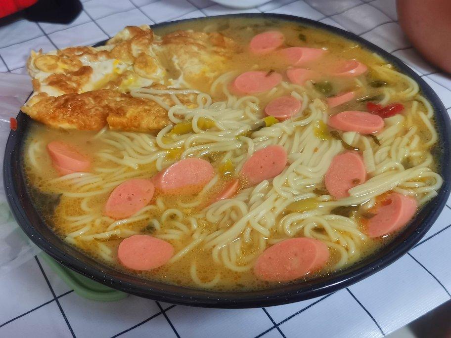 荷包蛋焖面