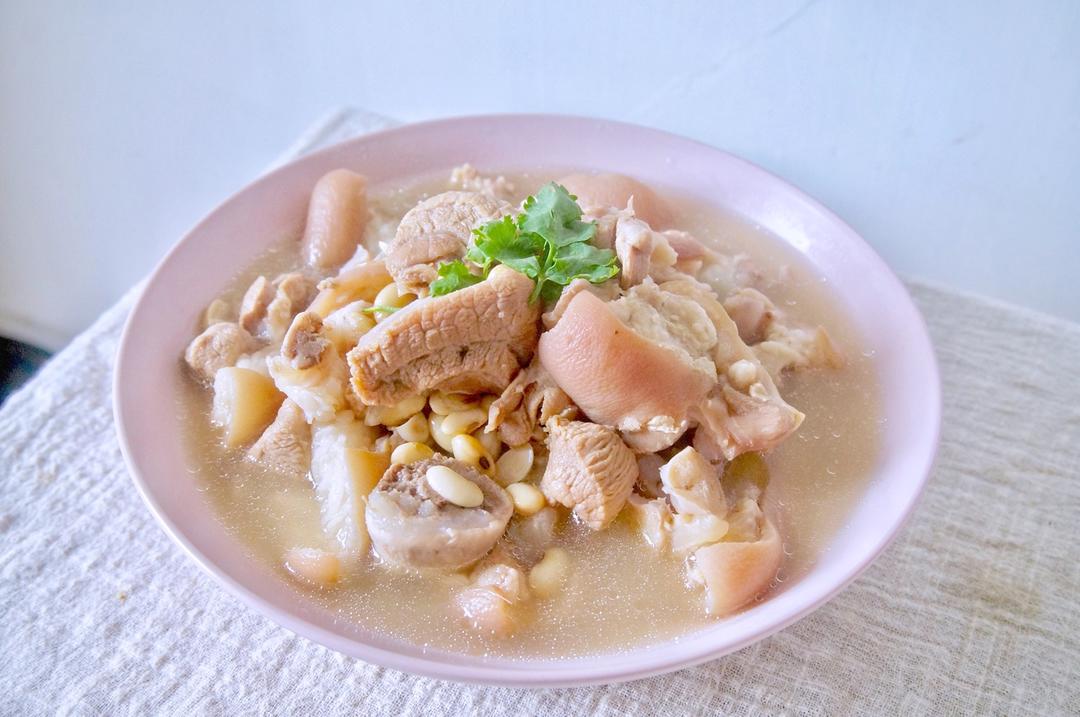 黄豆煲猪手汤