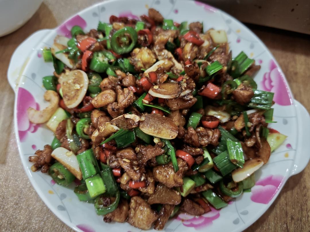 厨师长教你：“青椒炒鸡丁”的家常做法，开胃又下饭，味道很赞