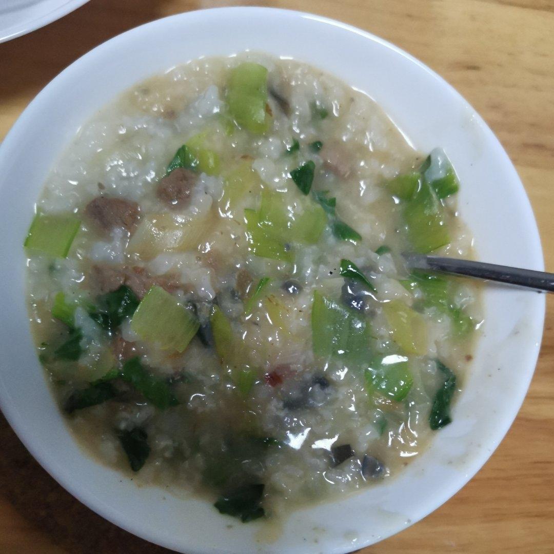 妈妈👩教我做的皮蛋瘦肉粥🥣简单快捷美味😋