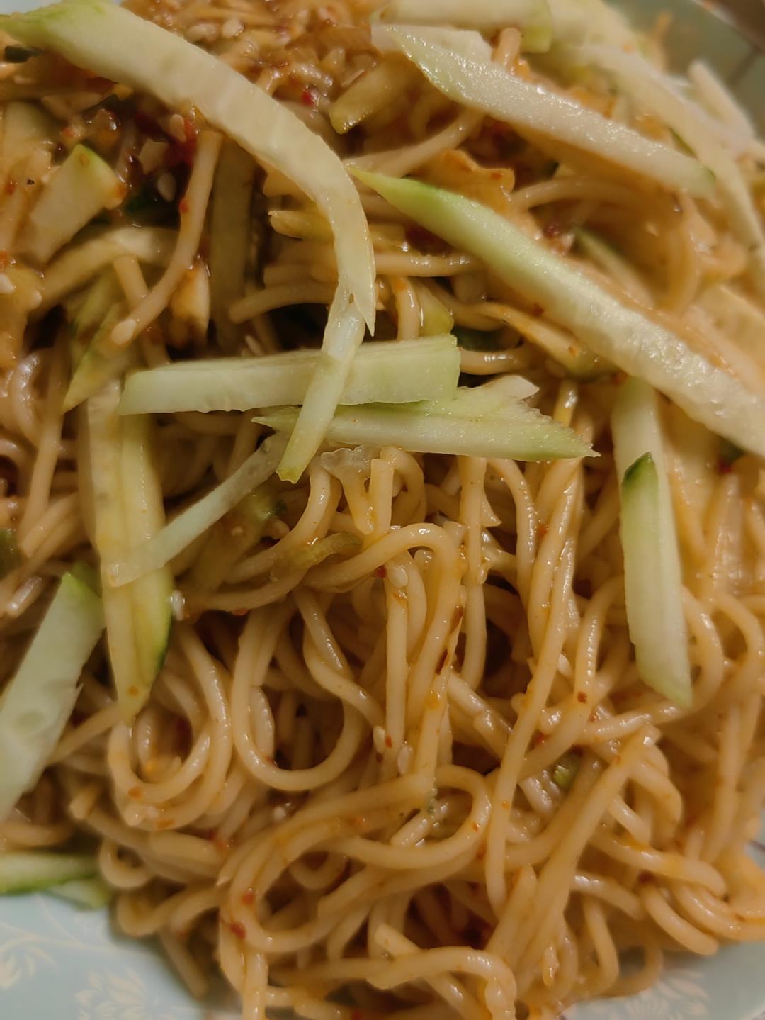 🥒鸡丝凉面