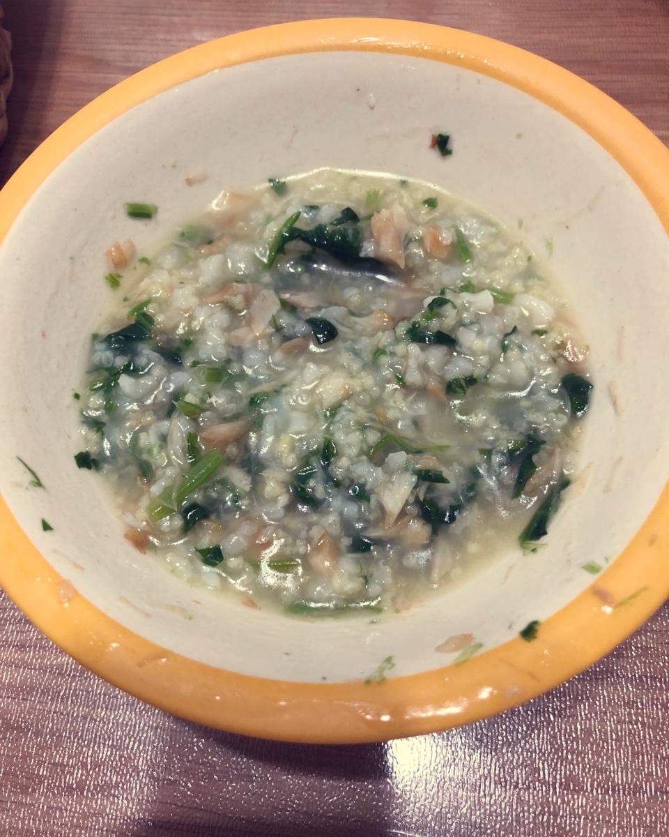 苏蒂宝宝餐：蔬菜三文鱼二米粥+香蕉
