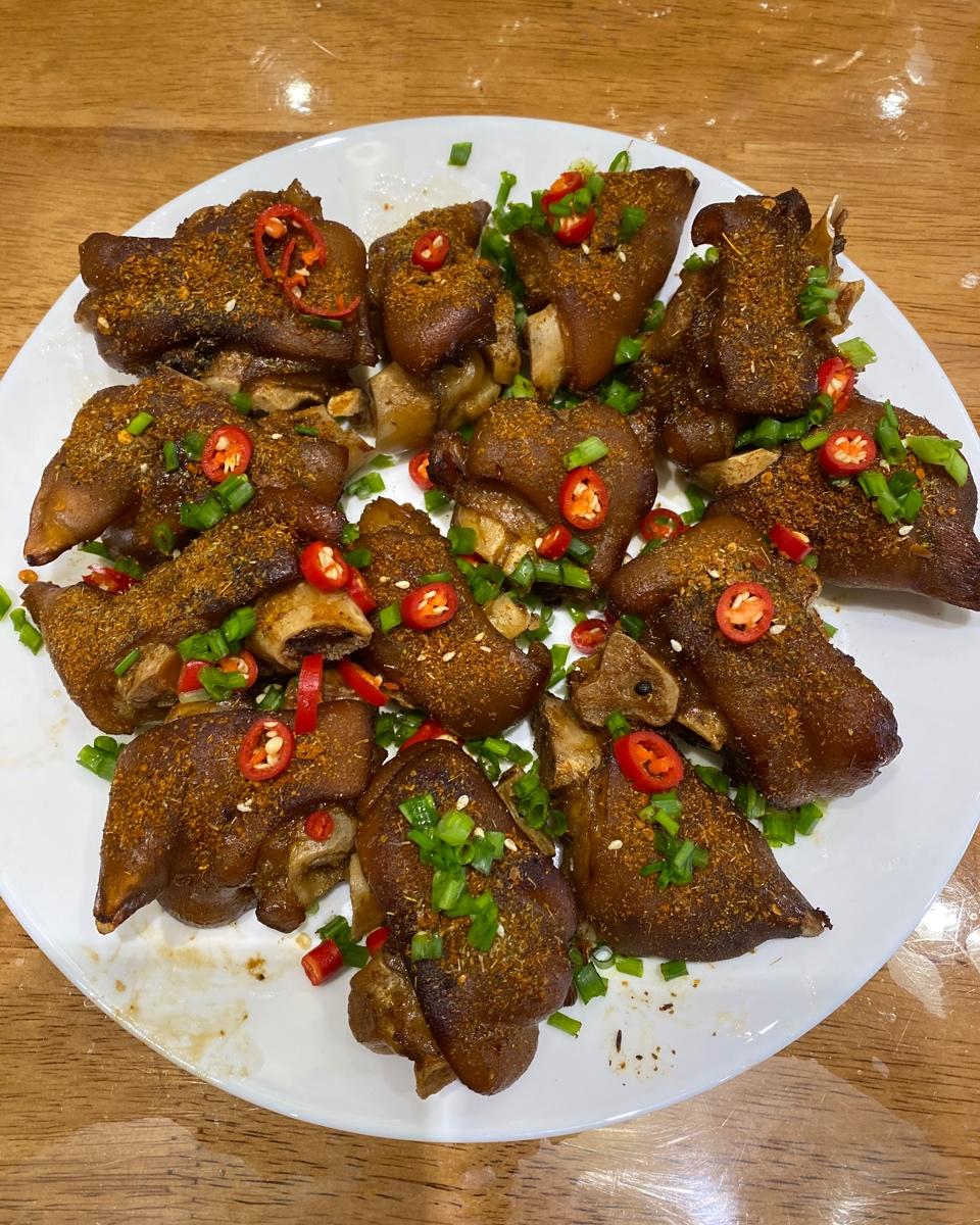 香酥烤猪蹄
