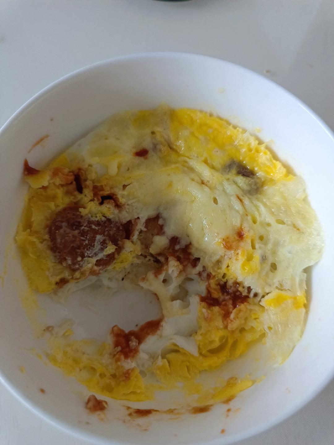 只需摆好材料去微波！惊艳全家的早餐端上桌：香肠奶酪烘蛋
