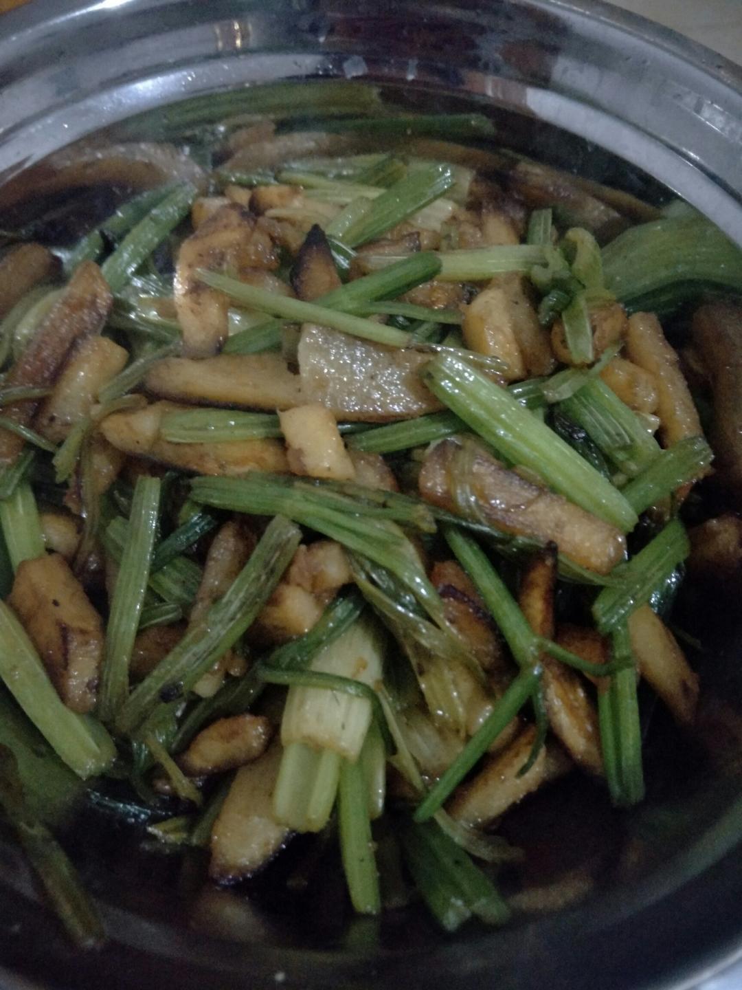 土豆炒芹菜