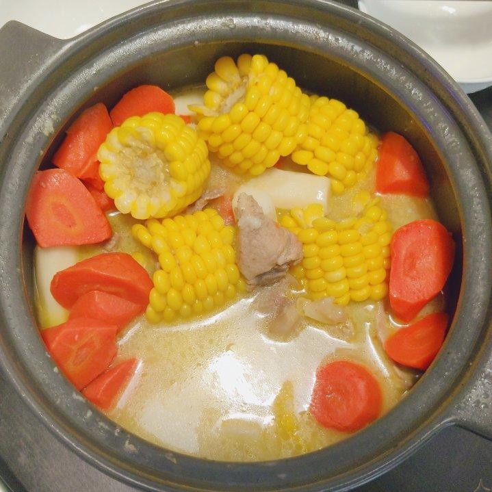 连吃三碗的玉米山药排骨汤