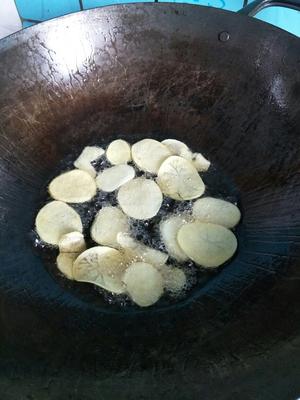 半小时土豆速变薯片的做法 步骤6