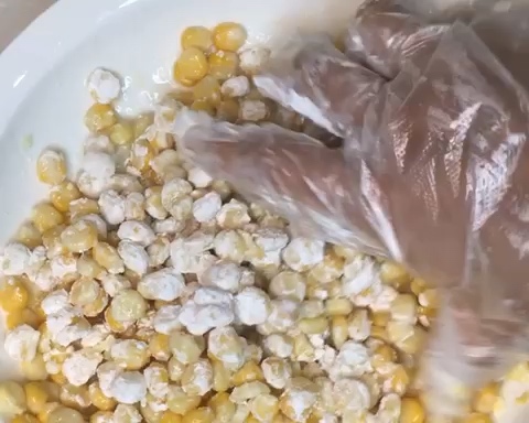 酥脆香甜玉米烙的做法 步骤5