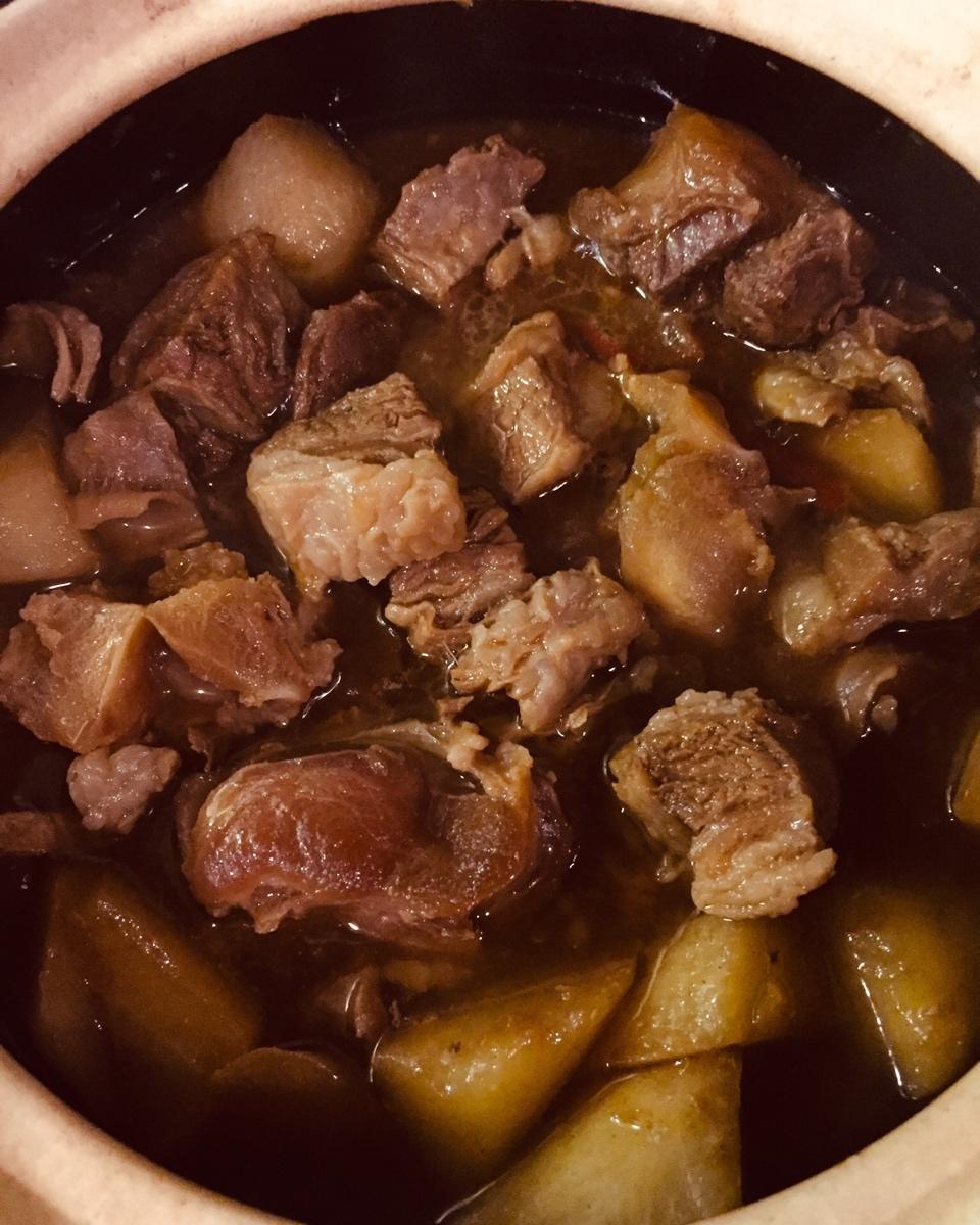 广式萝卜牛腩煲