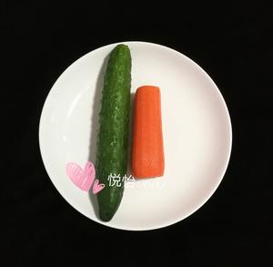 黄瓜胡萝卜版的【一条龙】盘饰的做法 步骤2