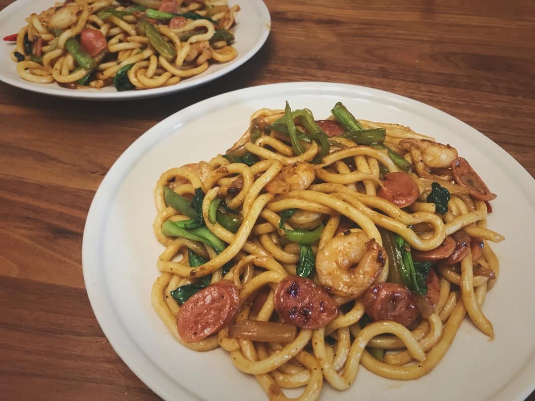 🔥爆好吃的黑椒虾仁炒乌冬面㊙️吃一口就沦陷❗️