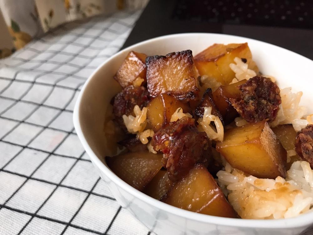土豆焖饭（电饭锅版）