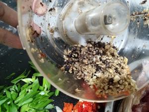 豆豉蒜蓉剁椒鱼头的做法 步骤2