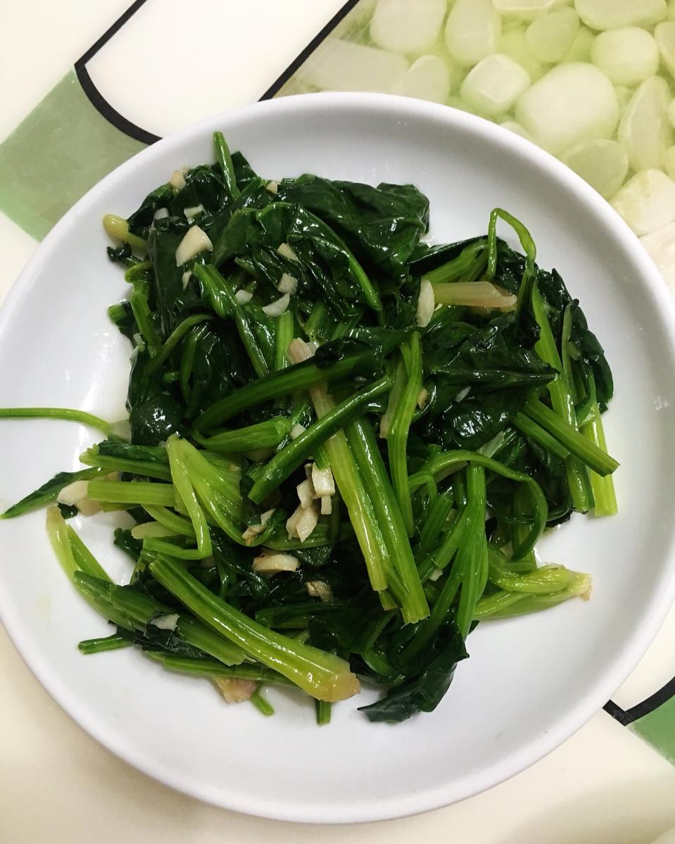 不涩口又嫩的清炒菠菜
