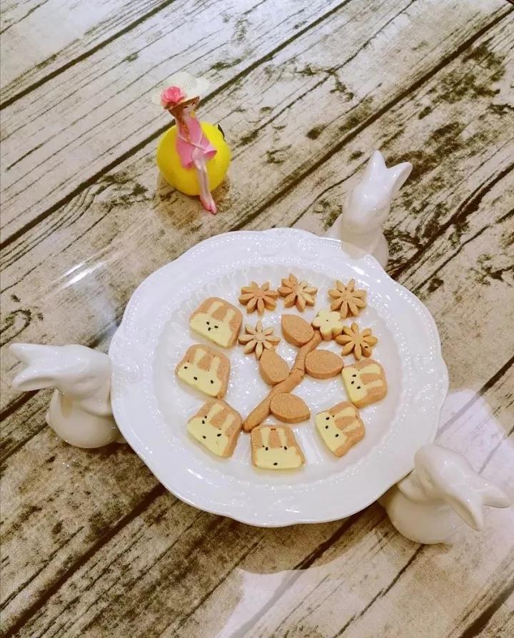 粉红少女心兔兔饼干