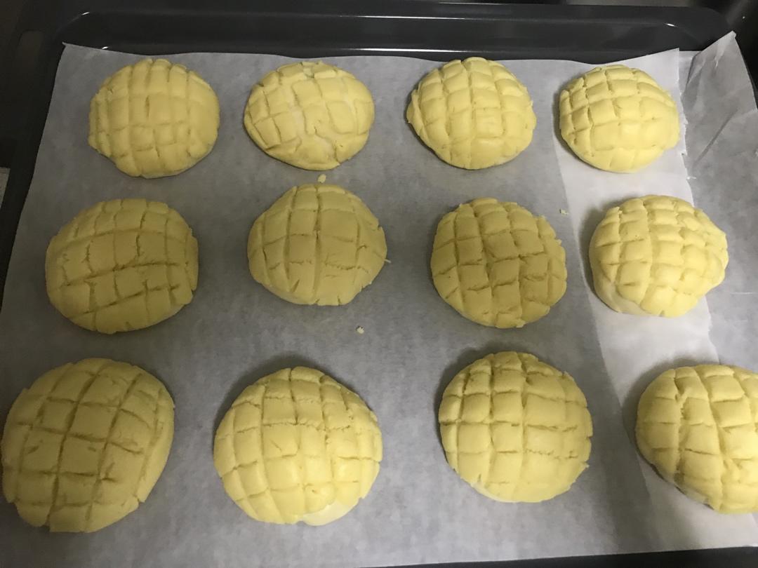 好吃到炸裂的港式菠萝包（附带制作酥皮的小视频）