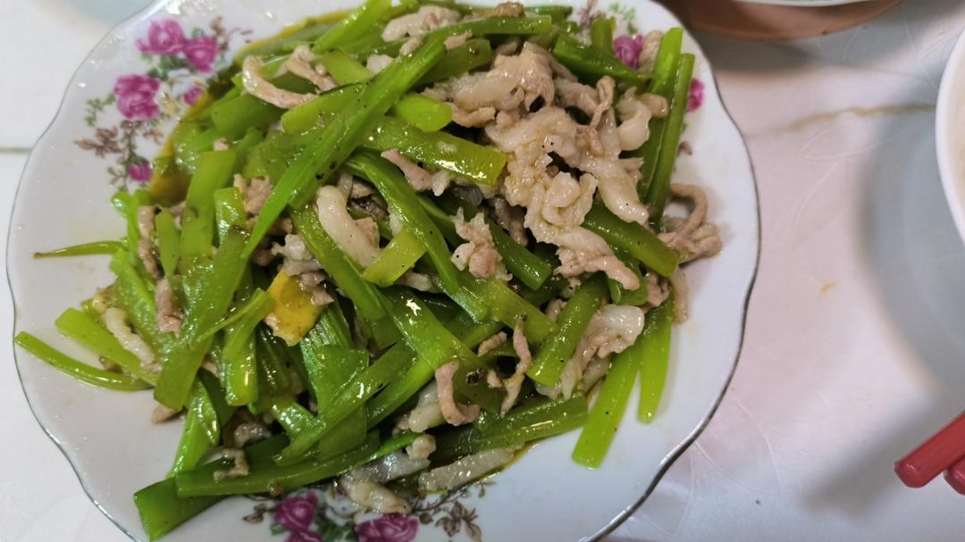 简单又好吃的莴笋炒肉