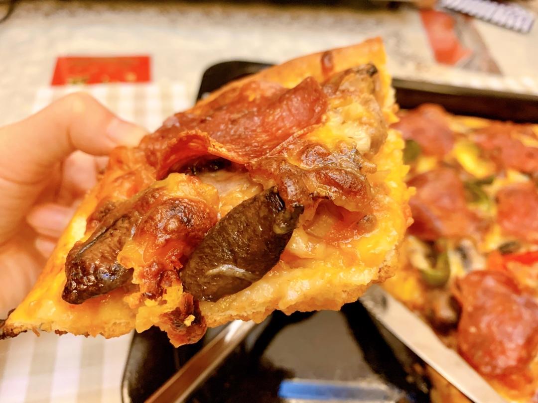 萨拉米薄底披萨 Salami Pizza