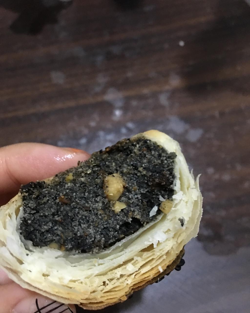 泳式芝麻月饼