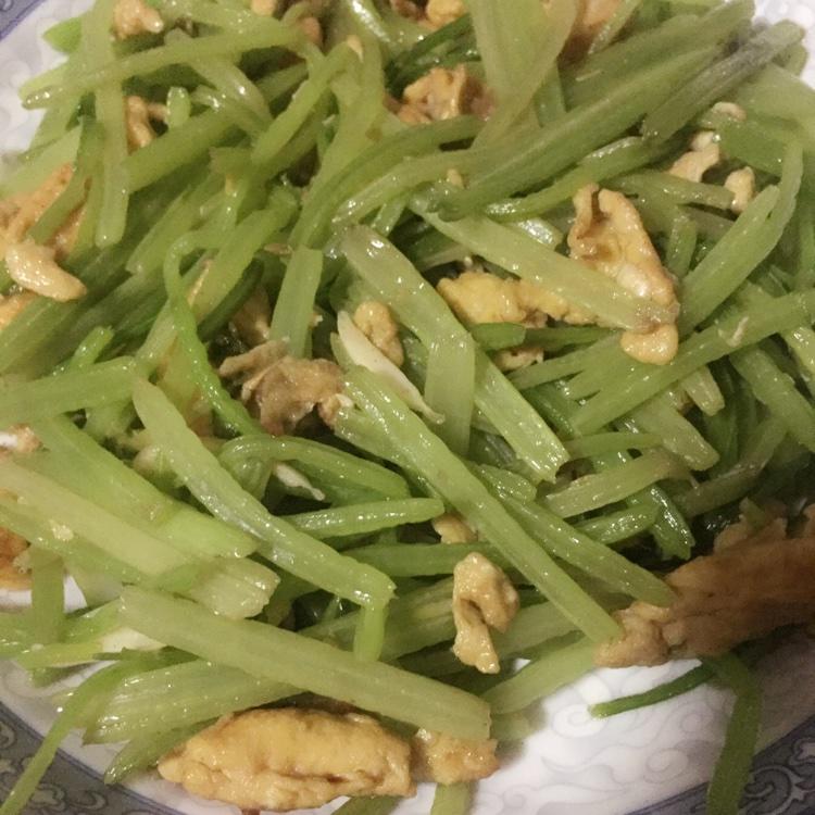芹菜炒鸡蛋