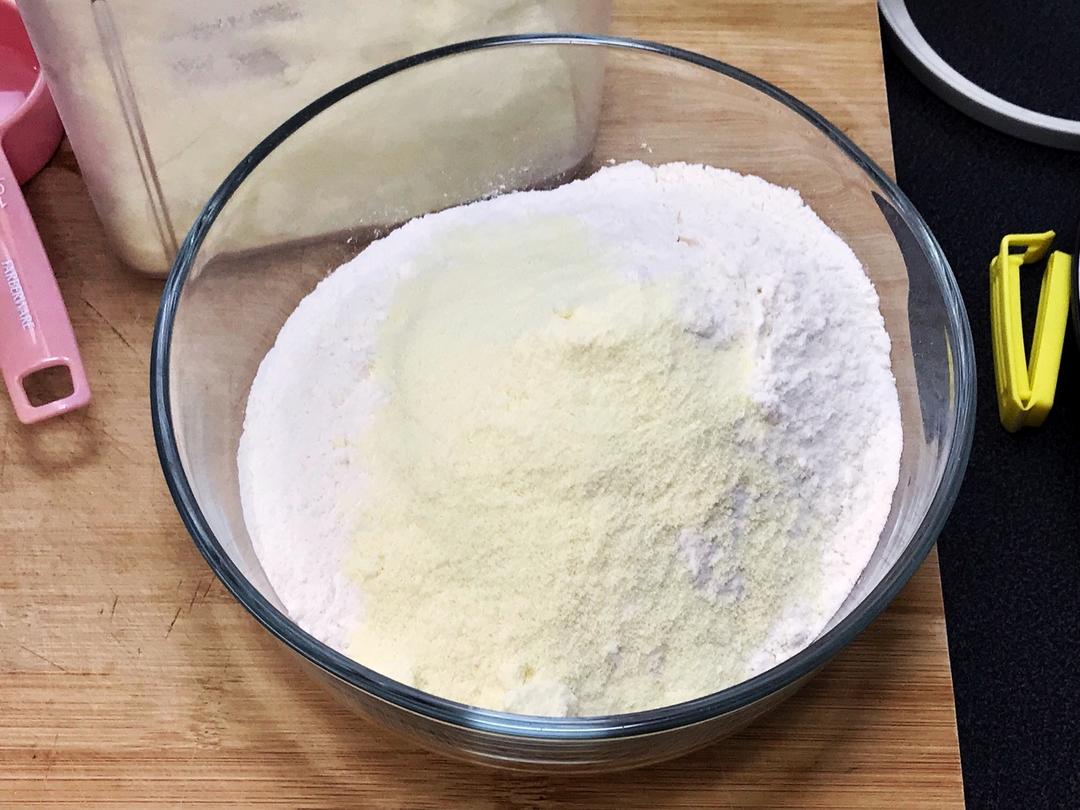 纯奶手撕吐司的做法 步骤1