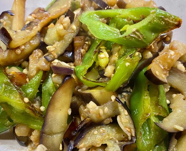 懒人青椒炒茄子 少油无炸的做法